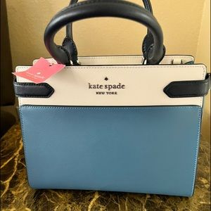 This is a brand new Kate spade purse with the tag on it!